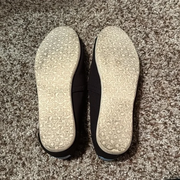 TOMS - Picture 3 of 4